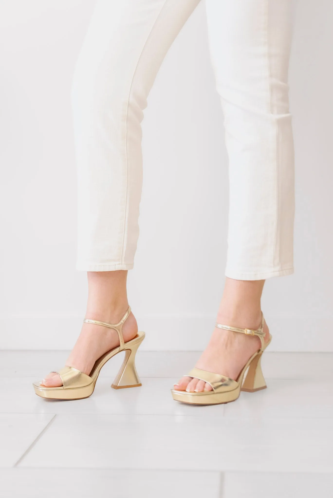 FRAME The Borrowed Jean
